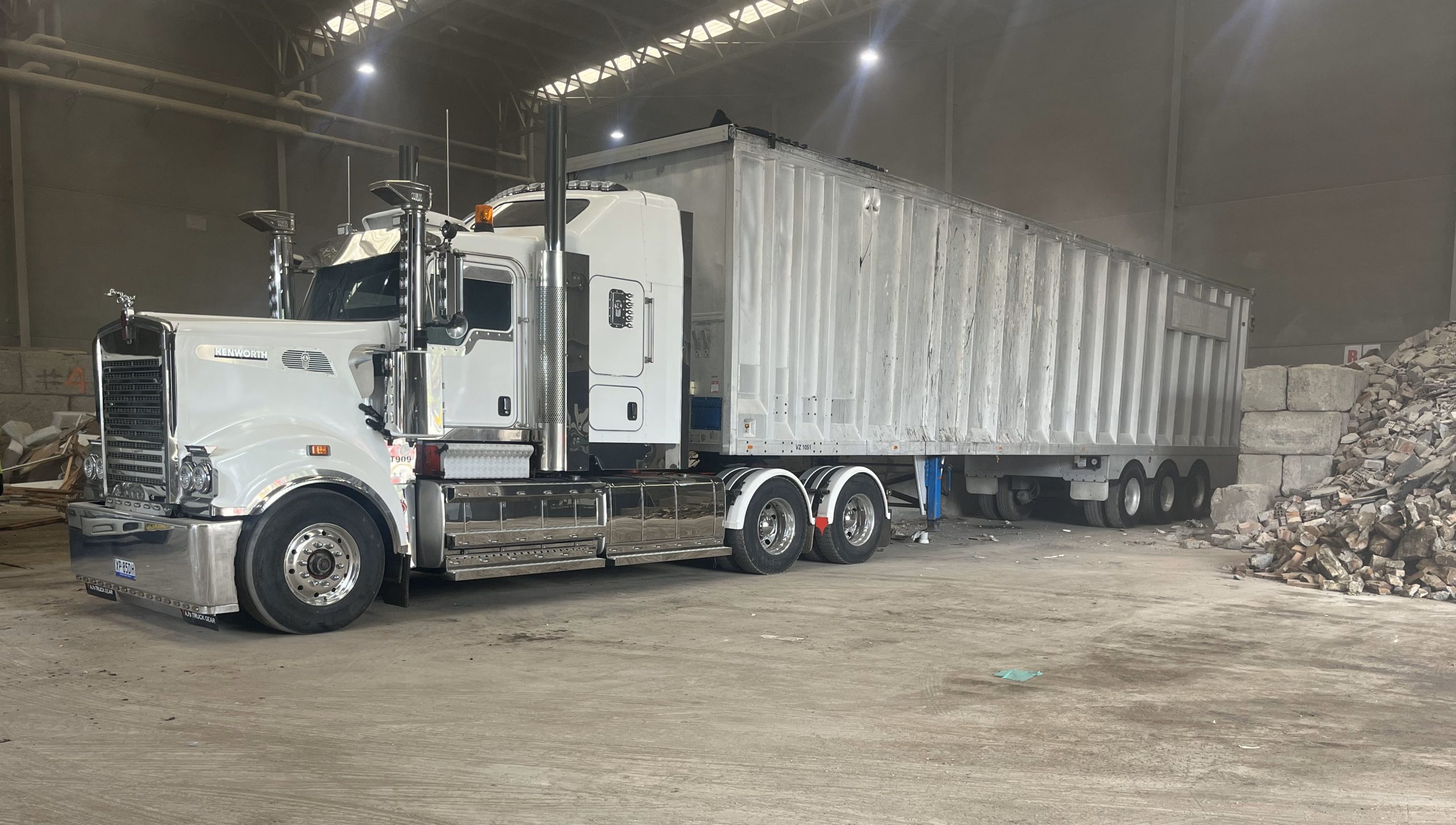 AAA Transport Expands Fleet with KEITH WALKING FLOOR® Systems - KEITH ...
